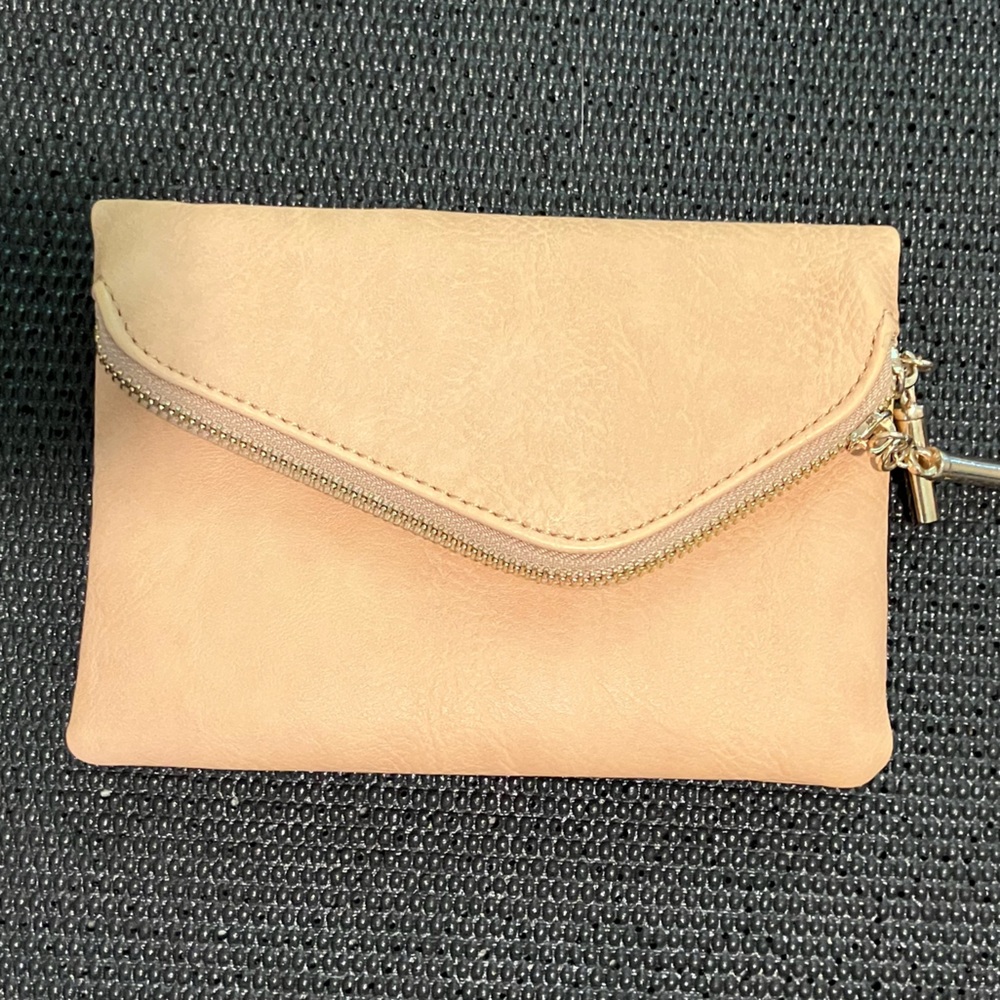 Tan clutch